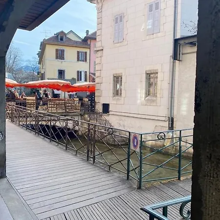 Quai Des Cordeliers, Balcon Et Vieille *